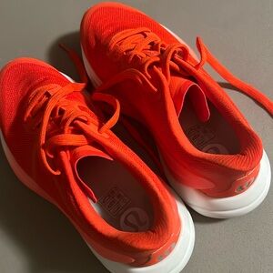 Gorgeouss brand new tennis shoes from lulu lemon
